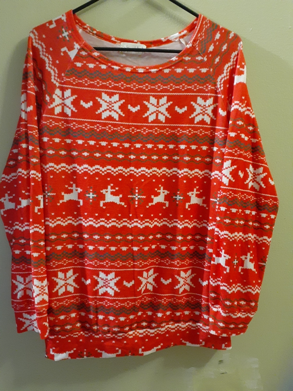 Women’s Red Holiday Reindeer Knit Sweatshirt - Cozy Crewneck